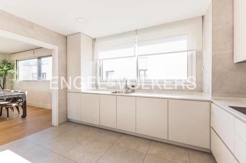 Foto 37b6239a-058e-40cb-8170-2dca3768a4a3. Affitto attico con riscaldamento parcheggio piscina in Madrid