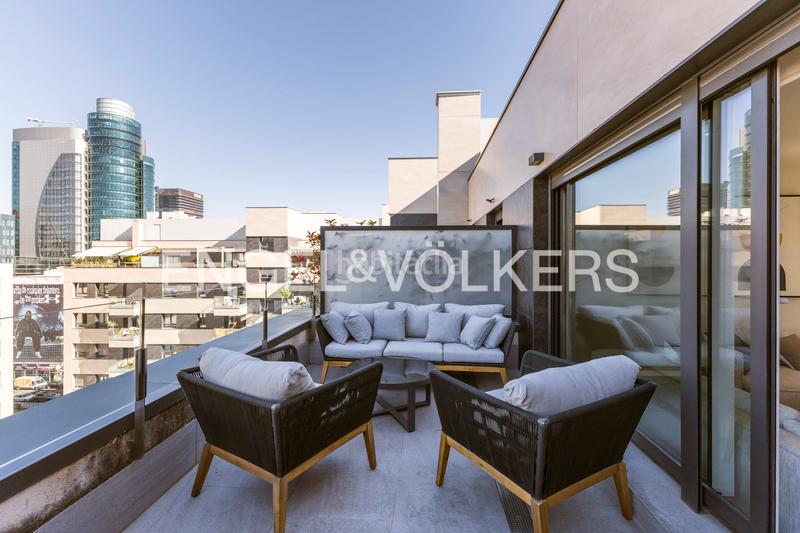 Foto 2227621d-0155-4702-be51-6ac172f4d956. Location attique avec chauffage parking piscine dans Madrid