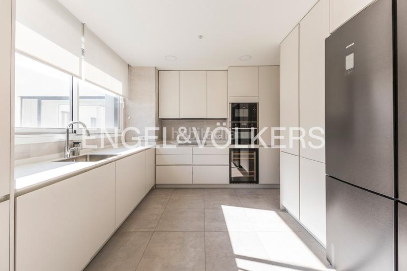 Foto 4e63262c-4144-46e2-86b9-c8b67d23d7a3. Location attique avec chauffage parking piscine dans Madrid