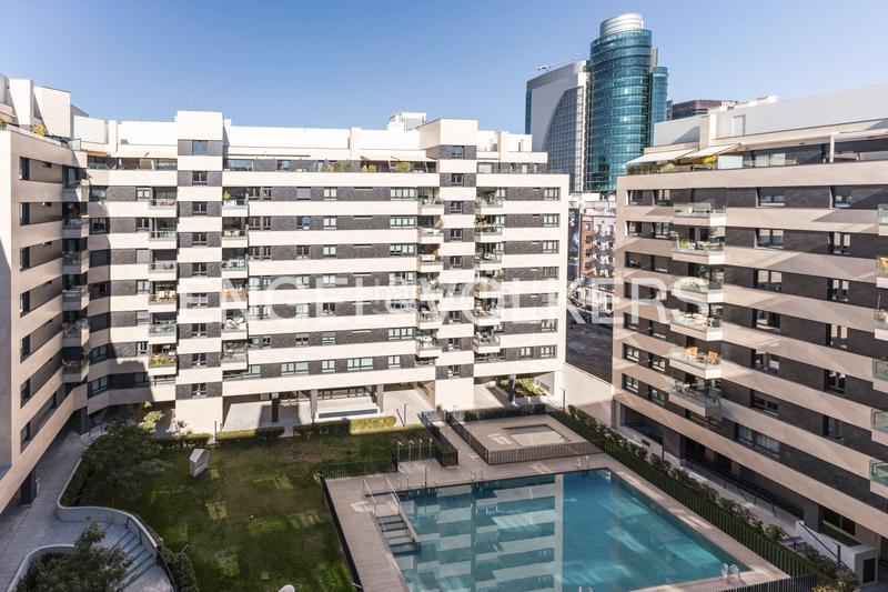 Foto 50534203-5c87-46f5-99d1-204f62a8aea3. Location attique avec chauffage parking piscine dans Madrid