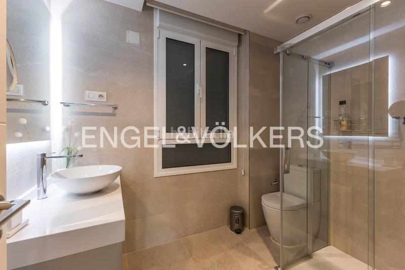 Foto 718489d6-48c6-4a00-bb8b-f887d52bcc72. Location attique avec chauffage parking piscine dans Madrid