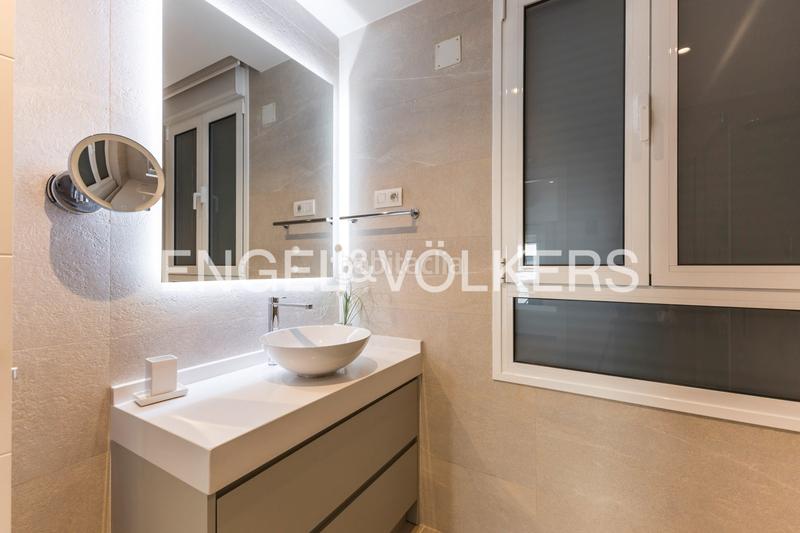 Foto 729fb42a-da07-401d-8009-981bd3b66307. Location attique avec chauffage parking piscine dans Madrid