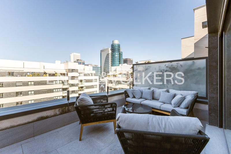 Foto 88eaac06-1f87-4315-89ef-f2d496bf2f27. Location attique avec chauffage parking piscine dans Madrid