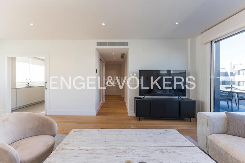 Foto cfed4c19-9f2e-437d-a7c7-8b9a8d9fadc4. Location attique avec chauffage parking piscine dans Madrid