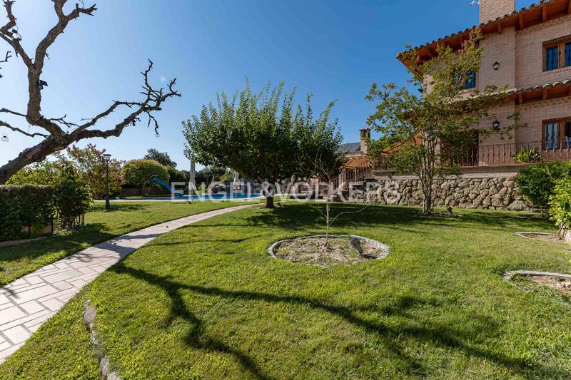 Foto 0567b9a0-32e7-4889-a96b-0e5d783a719f. Casa con riscaldamento parcheggio piscina in El Bosque Villaviciosa de Odón
