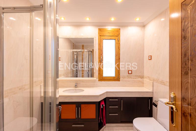 Foto 309139af-153f-436b-a1d7-290aa30d4be7. Casa con riscaldamento parcheggio piscina in El Bosque Villaviciosa de Odón