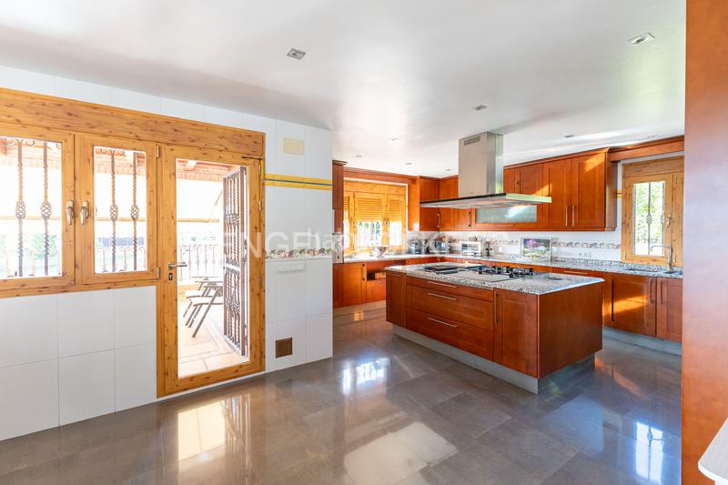 Foto 43e9e7ed-e4bb-44ef-979f-04461b5fbd9e. Casa con riscaldamento parcheggio piscina in El Bosque Villaviciosa de Odón