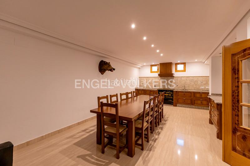 Foto 5231b586-1ccb-44b0-b514-e86456943bd5. Casa con riscaldamento parcheggio piscina in El Bosque Villaviciosa de Odón