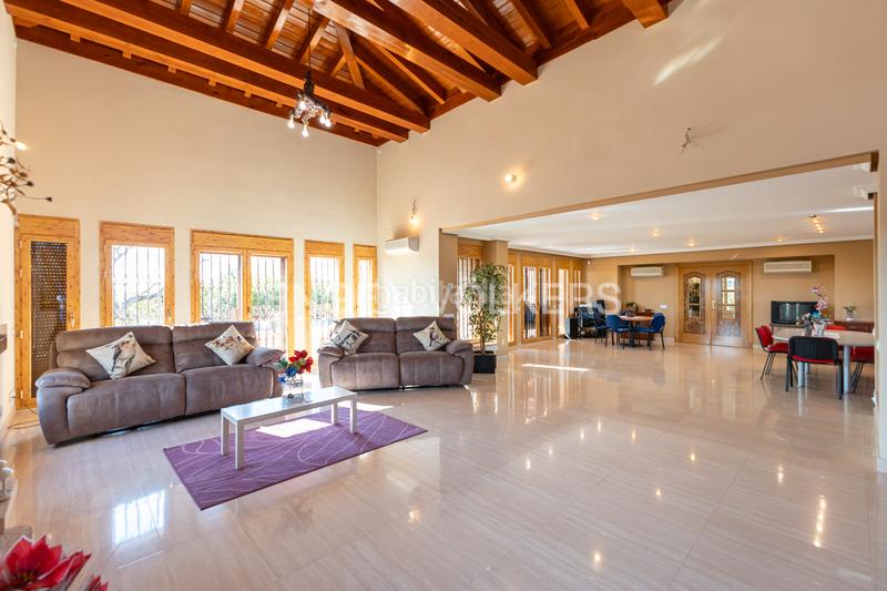 Foto 5693195e-b3b6-475f-94aa-4c3dfb4dc352. Casa con riscaldamento parcheggio piscina in El Bosque Villaviciosa de Odón