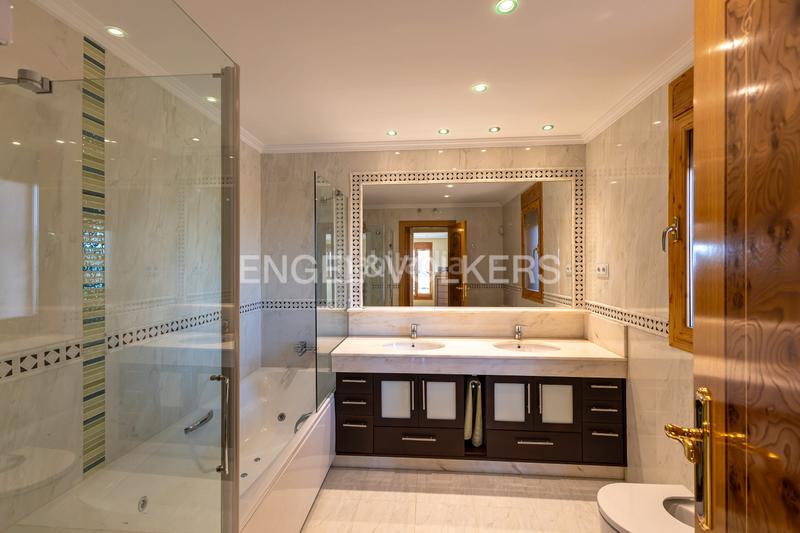 Foto 5b3d4069-419a-4fc4-a18a-ed308c453cf8. Casa con riscaldamento parcheggio piscina in El Bosque Villaviciosa de Odón