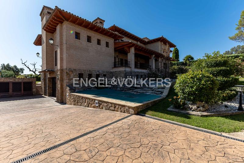 Foto 7fa039ab-5f85-4063-b31a-5489b319021a. Casa con riscaldamento parcheggio piscina in El Bosque Villaviciosa de Odón