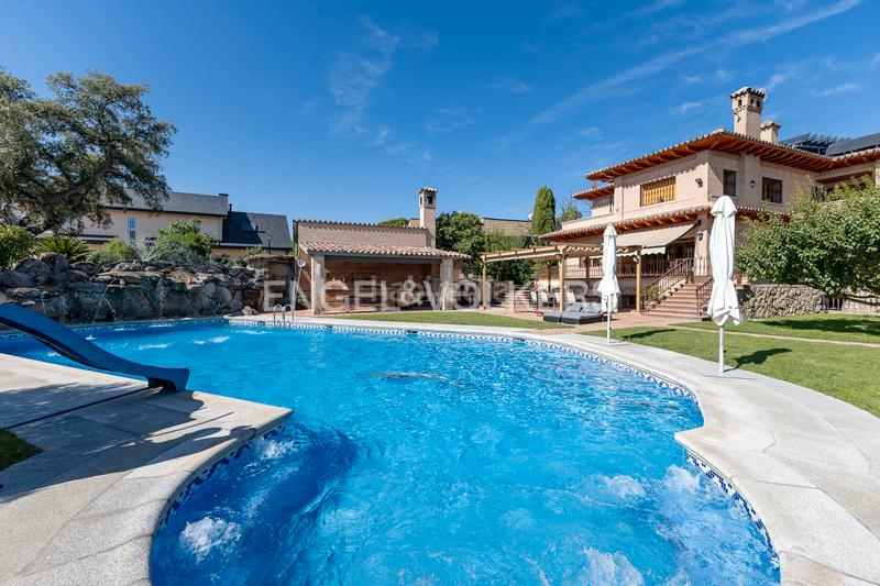 Foto a5595e62-9b20-4157-8489-8f7df5a02c14. Casa con riscaldamento parcheggio piscina in El Bosque Villaviciosa de Odón