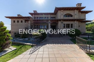 Country house in El Bosque. Magnifica propiedad en villaviciosa de odón