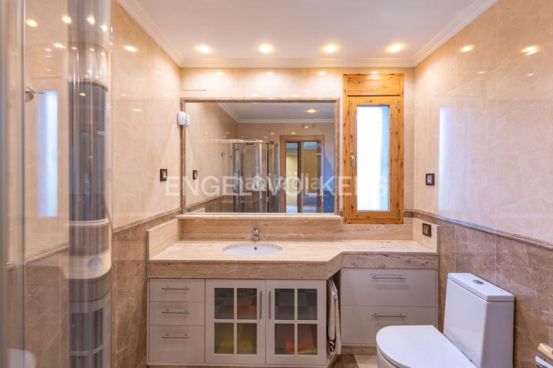 Foto b17fa506-578c-46a9-8172-a78421ab2fb1. Casa con riscaldamento parcheggio piscina in El Bosque Villaviciosa de Odón