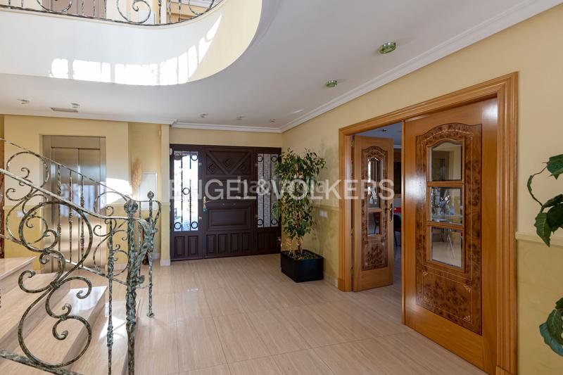 Foto ebd45764-ff53-4511-b58b-8b0a0e144f0b. Casa con riscaldamento parcheggio piscina in El Bosque Villaviciosa de Odón