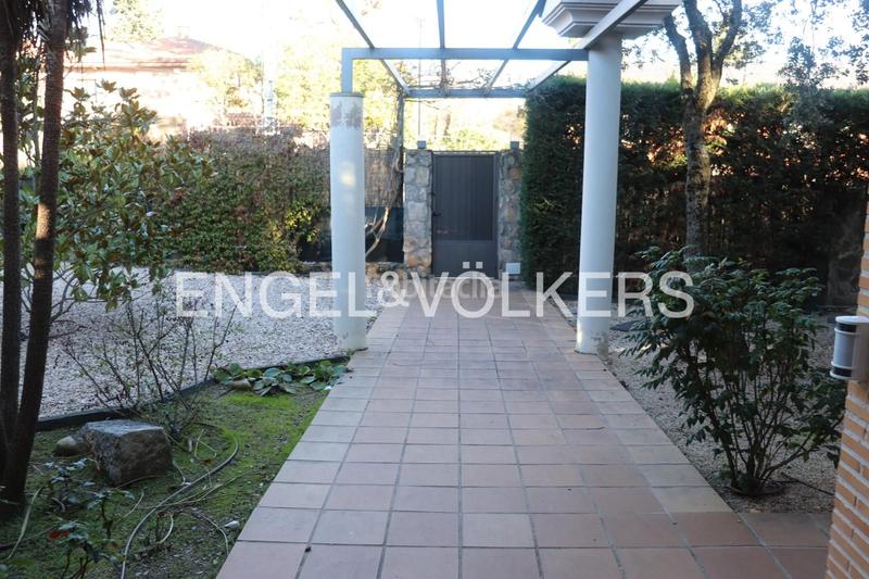 Foto af5730fd-1e32-40e1-b532-a5e0b4d0b490. Miete haus mit heizung parking pool in Colonia Torrelodones