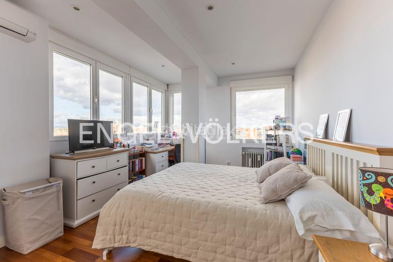 Foto 62bc99db-51d0-4ae0-9f88-851871a398a9. Àtic amb calefacció a El Viso Madrid