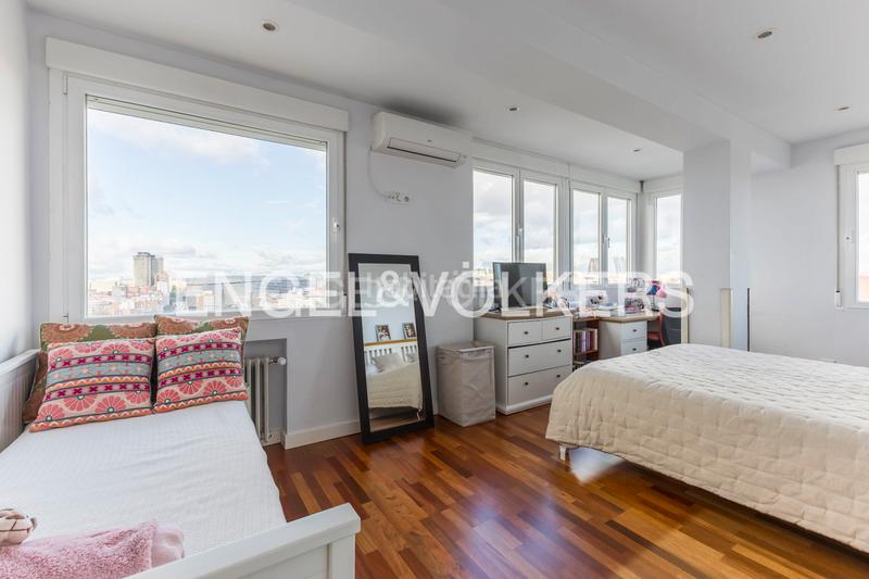 Foto e245c1a3-6041-4dab-9871-e3d021c928e1. Àtic amb calefacció a El Viso Madrid