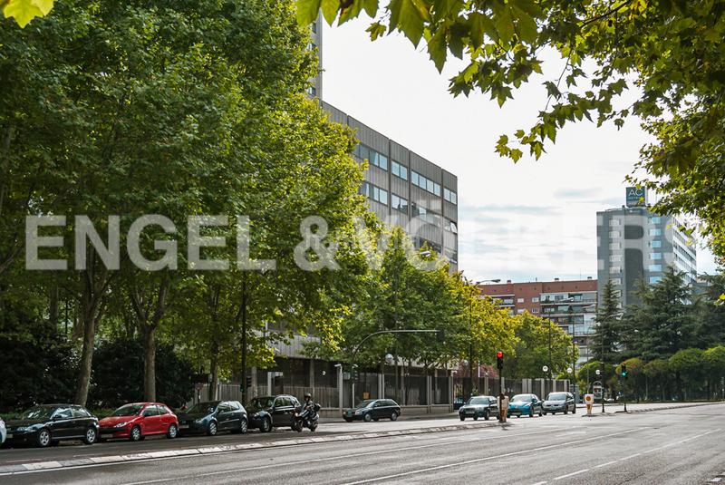 Foto e1b772a5-0983-4f0a-9a7b-050b3bb74de8. Apartamento exquisito apartamento en chamartín, lujo y confort moderno con estilo clásico en Madrid