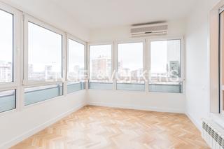 Piccolo appartamento in Costillares. Fantástico piso exterior con terraza y piscina