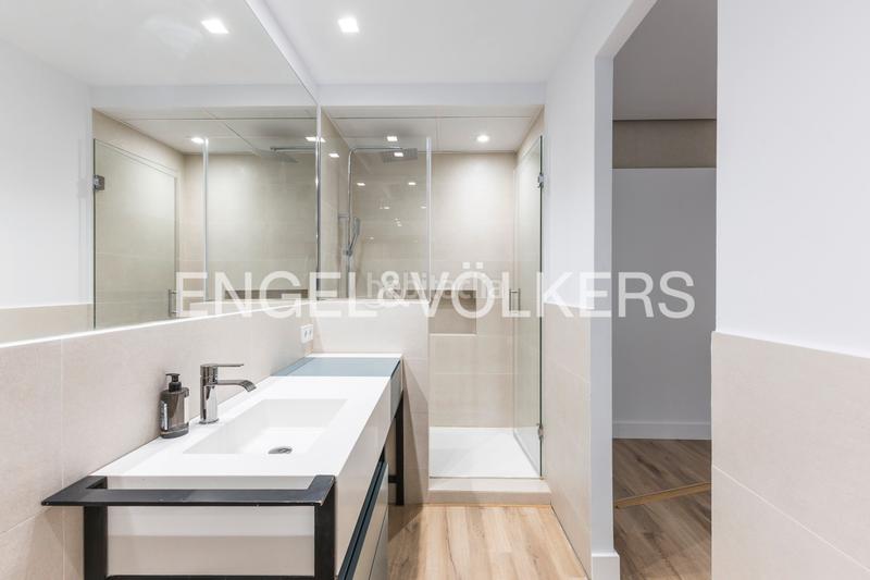 Foto ad27dbf0-e4fe-4ec1-aa5a-964a5d8cef46. Apartament amb calefacció a Argüelles Madrid