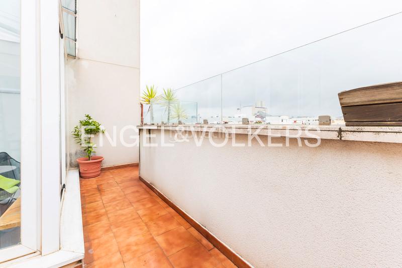 Foto 03e3ff28-ebea-4519-b781-83dd1a5d88f4. Apartamento ático exterior con terraza en retiro en Madrid