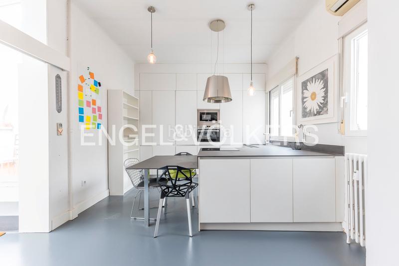 Foto 39eb6856-ec6f-4c9e-91a3-aabdd20a2643. Apartamento ático exterior con terraza en retiro en Madrid