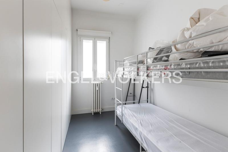 Foto 656f9020-597b-4511-9229-8c325f817af5. Apartamento ático exterior con terraza en retiro en Madrid