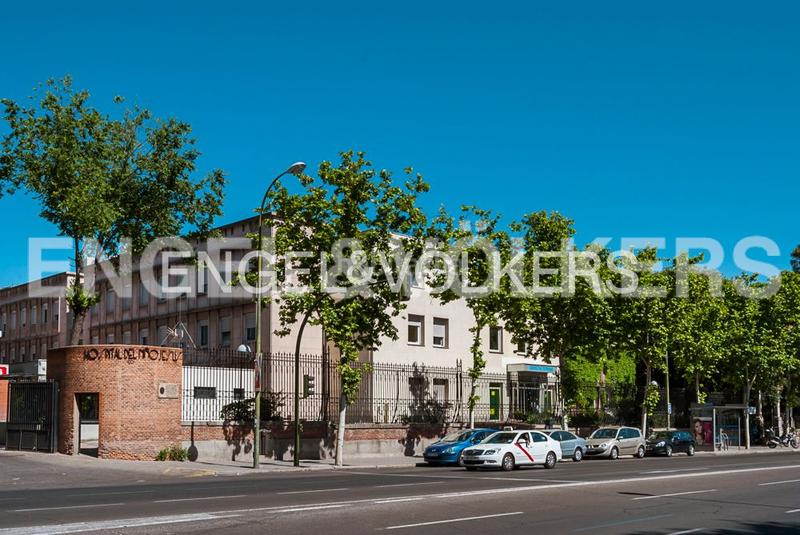 Foto 698a615f-700d-426f-9aa9-34fb50392924. Apartamento ático exterior con terraza en retiro en Madrid