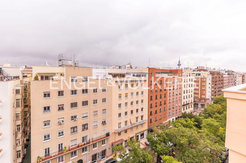 Foto 9774032b-c588-489b-8f7e-b84c304a0f1d. Apartamento ático exterior con terraza en retiro en Madrid