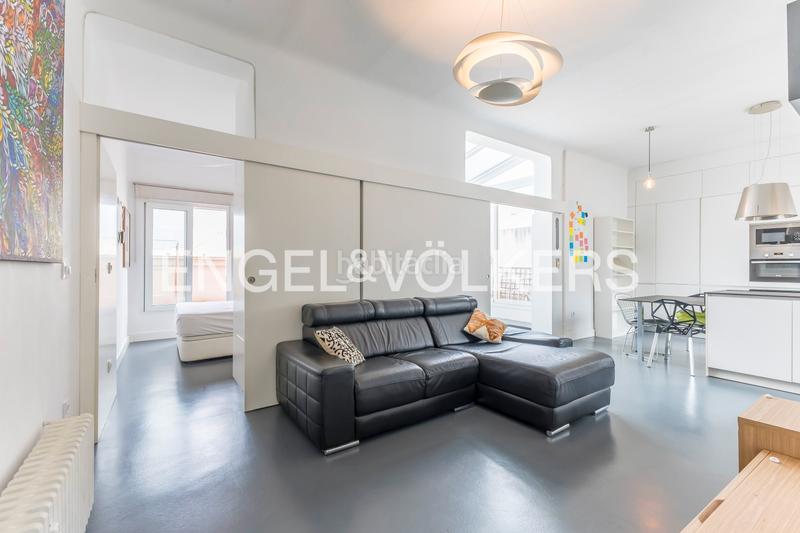 Foto c32d5d99-8645-4fb7-bad6-b7bf189789c9. Apartamento ático exterior con terraza en retiro en Madrid