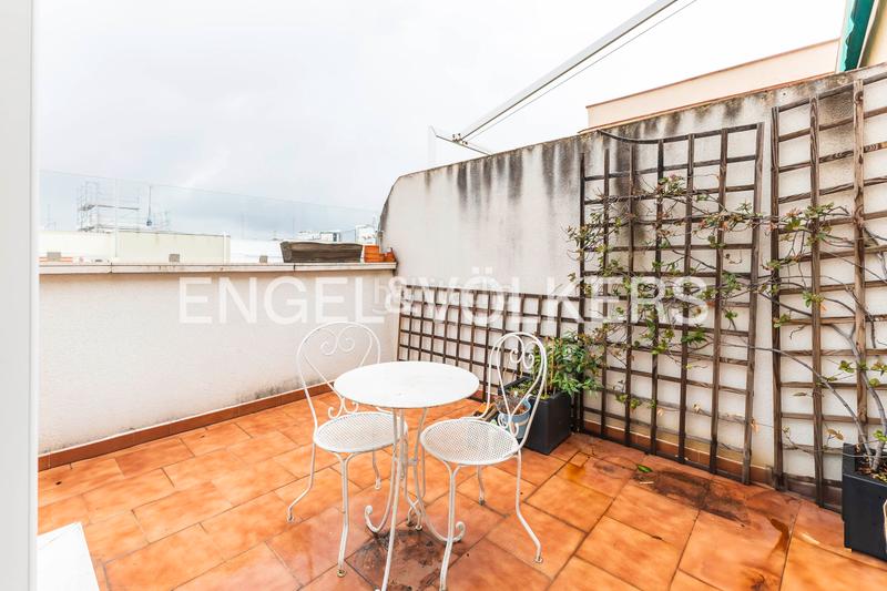 Foto f97c7145-b0bd-475b-833a-a40aec4a2ba9. Apartamento ático exterior con terraza en retiro en Madrid