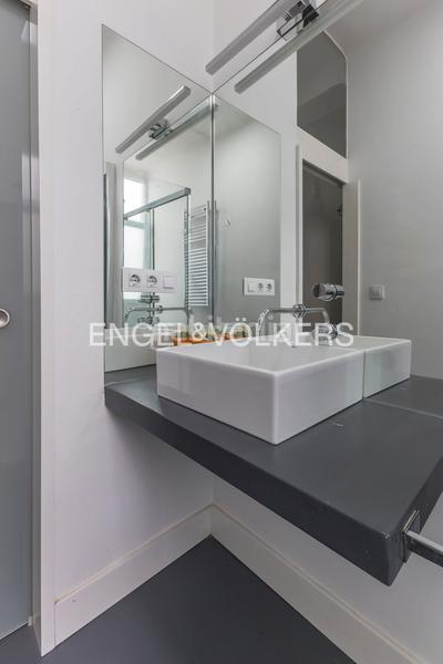 Foto fc839fc4-e545-4308-af89-7ebe1e9e6885. Apartamento ático exterior con terraza en retiro en Madrid