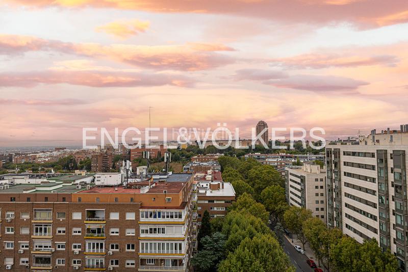 Foto f0eef75e-746d-4cc8-96f8-045d8ecbf5aa. Apartament amb calefacció aparcament piscina a Estrella Madrid