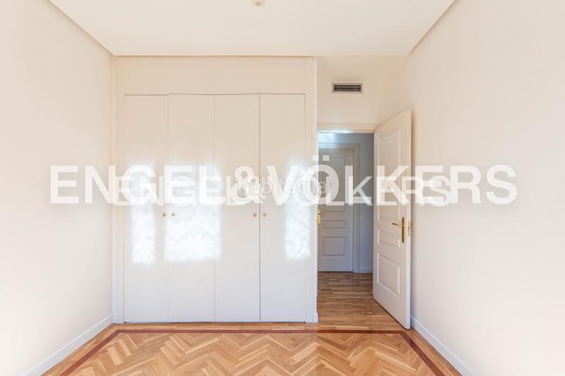 Foto 3b0ddc99-d6f9-4963-8d9c-853783212825. Alquiler ático fabuloso atico duplex con fabulosa terraza y vistas despejadas en av. Valdemarín en Madrid