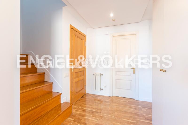 Foto 50a0eb25-4000-4b8e-924c-eecd823f1c85. Alquiler ático fabuloso atico duplex con fabulosa terraza y vistas despejadas en av. Valdemarín en Madrid