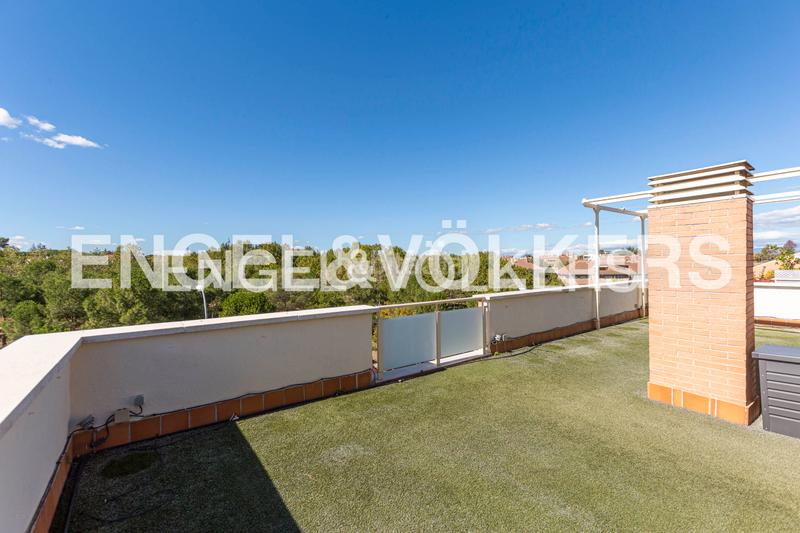Foto db84124a-3e10-4b28-877b-d1227727712e. Alquiler ático fabuloso atico duplex con fabulosa terraza y vistas despejadas en av. Valdemarín en Madrid