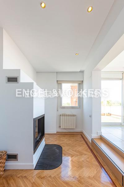 Foto 88d8c348-60c2-42da-83f0-844499eedde5. Location attique avec chauffage parking piscine dans Madrid