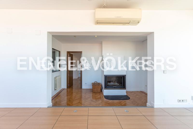 Foto 4ffee2d8-8627-4060-878a-fa37e435b0ae. Rent penthouse with heating parking pool in Valdemarín Madrid