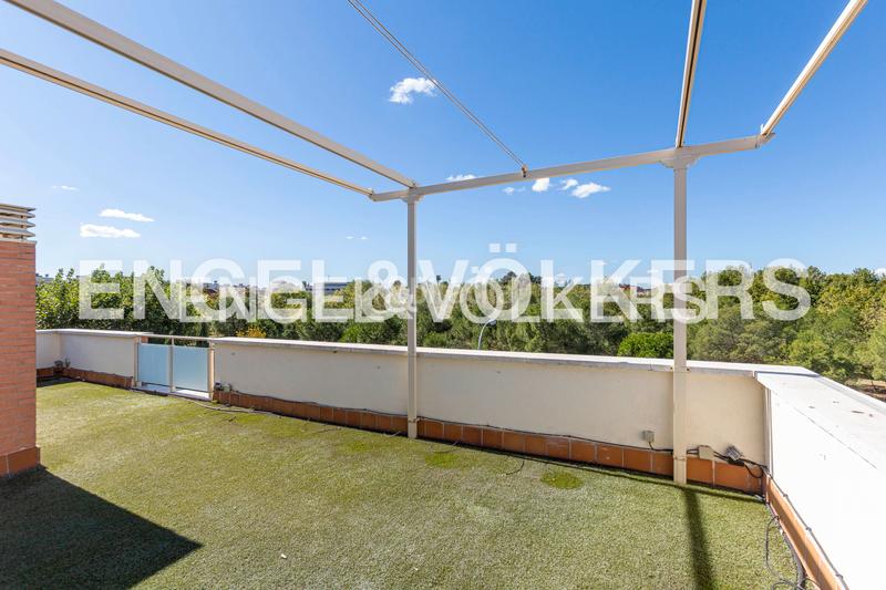 Foto d550a888-eb69-4d96-886d-60b399cdcaa2. Rent penthouse with heating parking pool in Valdemarín Madrid