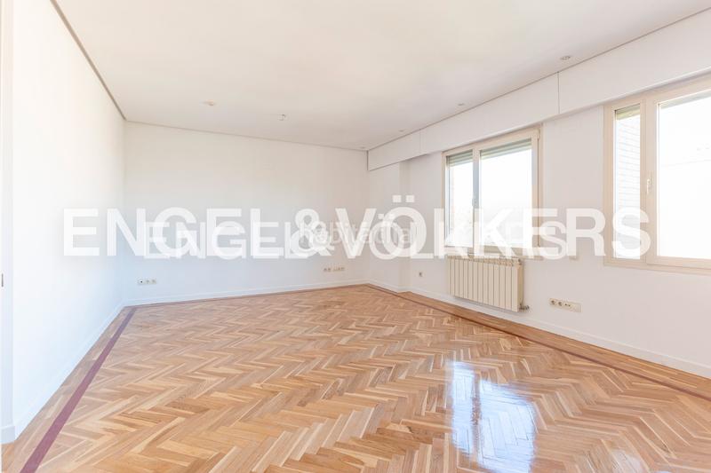 Foto fbc0a242-80c8-47a2-93d2-b94d0bddf74b. Rent penthouse with heating parking pool in Valdemarín Madrid