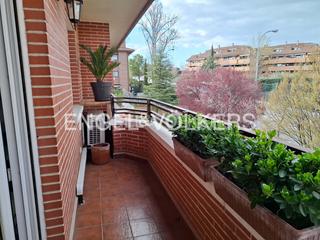 Affitto Piccolo appartamento  Calle peñalara. Piso reformado con terraza en pozuelo
