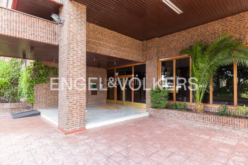 Foto 474a2bf5-d38b-4ba7-b277-98f27e538a7d. Appartement mit heizung parking pool in San Juan Bautista Madrid