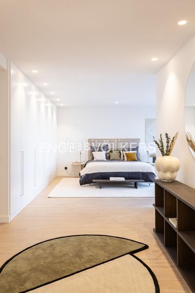 Foto 05d6af97-c9f3-425b-953b-a5586e79fb2a. Attico con riscaldamento parcheggio piscina in urbanización La Moraleja La Moraleja