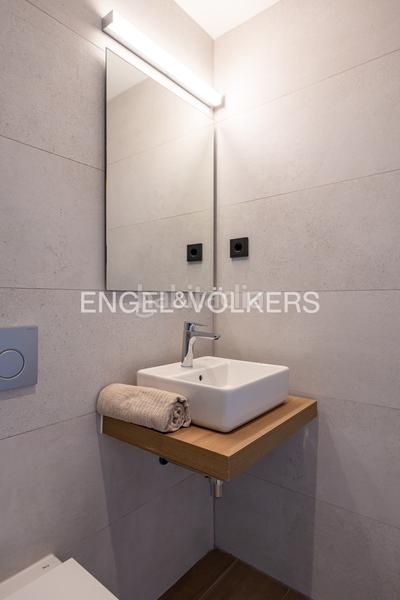 Foto 116b2466-3582-420e-b3ea-c0bd82d0c8c3. Attico con riscaldamento parcheggio piscina in urbanización La Moraleja La Moraleja