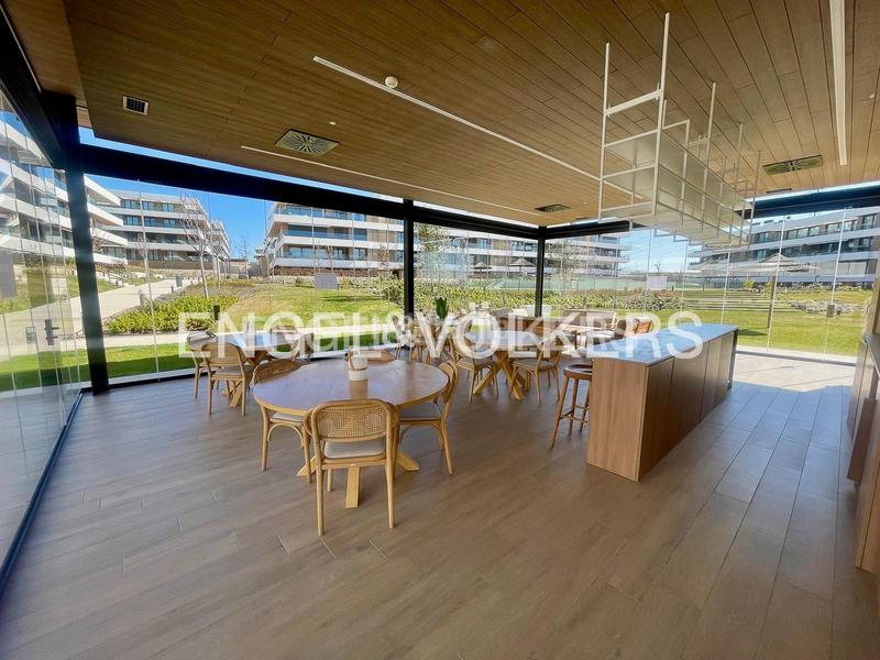 Foto 146f859f-9ccd-4d88-b79e-cd541ae26911. Attico con riscaldamento parcheggio piscina in urbanización La Moraleja La Moraleja