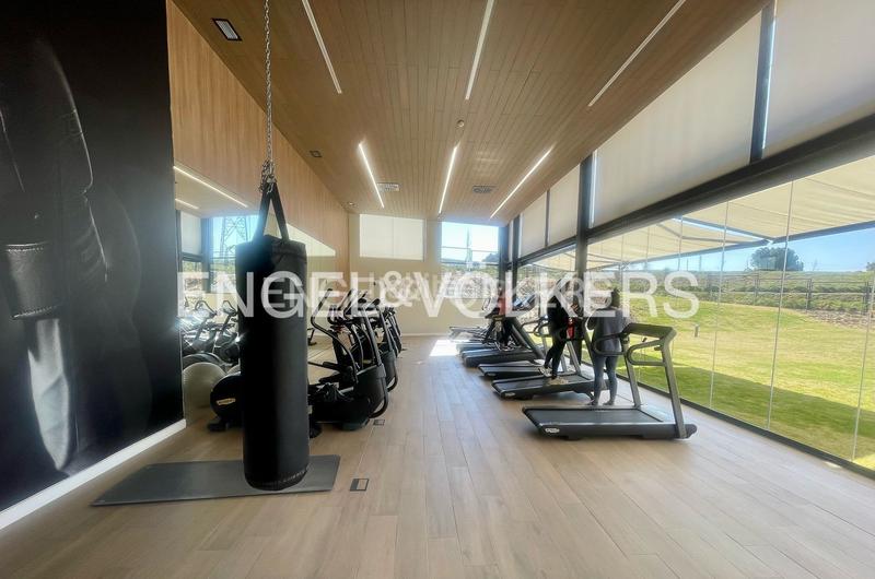 Foto 2a7be49b-4509-4767-8250-3ed30bd3c431. Attico con riscaldamento parcheggio piscina in urbanización La Moraleja La Moraleja