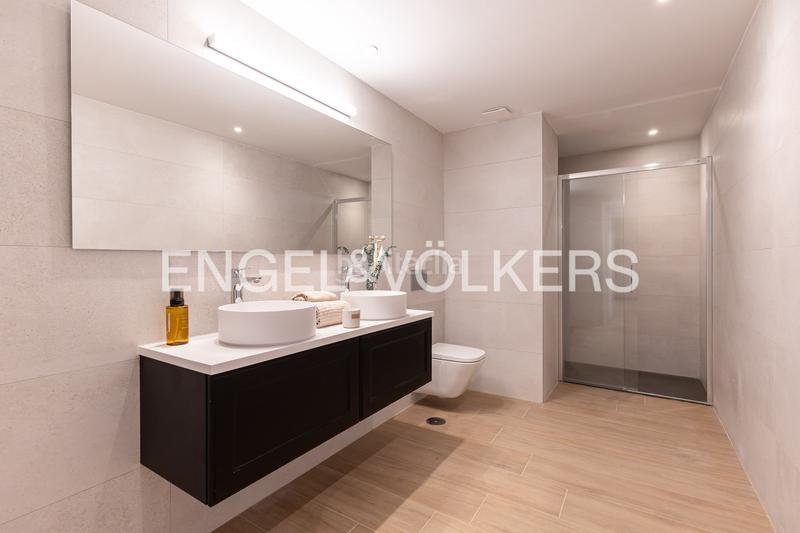 Foto 4283d2b2-3fa3-497a-b669-e2c1947d0100. Attico con riscaldamento parcheggio piscina in urbanización La Moraleja La Moraleja