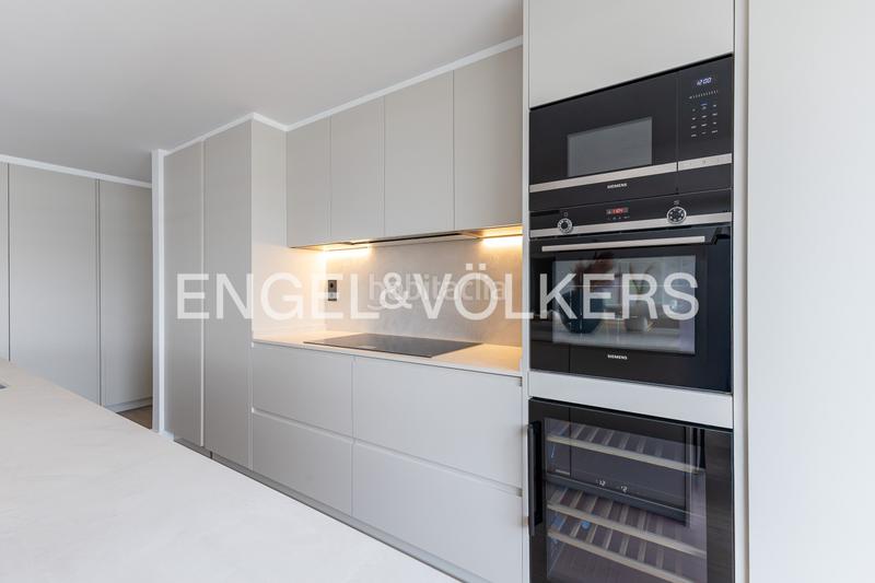 Foto 45248b97-adb0-47c4-8d13-49d084e1e825. Attico con riscaldamento parcheggio piscina in urbanización La Moraleja La Moraleja