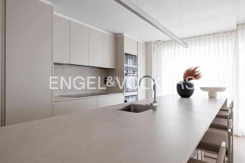 Foto 4973b89a-7466-46eb-ba63-467c064fd7c2. Attico con riscaldamento parcheggio piscina in urbanización La Moraleja La Moraleja